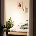 2br Flat Nearby Station + Botanical Garden Lägenhet *
